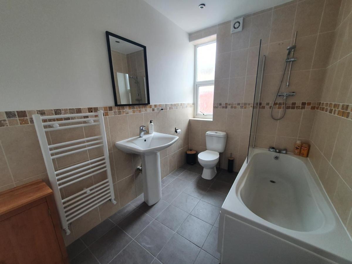 One Bed Apartment With Sofa Bed Llandudno Exterior photo