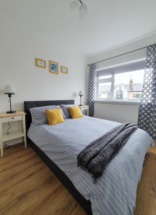 One Bed Apartment With Sofa Bed Llandudno Exterior photo